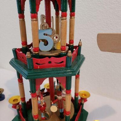 Lot 90: From the Isle of Misfit Toys these CHRISTMAS PYRAMIDS are all Missing Parts but Need a Good Home
