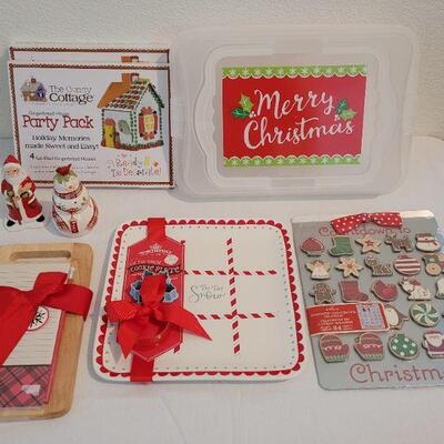 Lot 93: NEW Holiday Spirit Lot