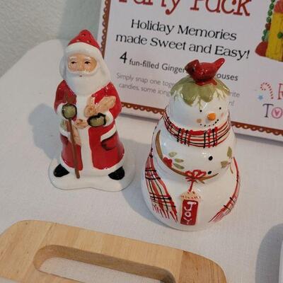 Lot 93: NEW Holiday Spirit Lot