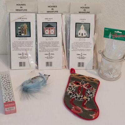 Lot 96: NEW Christmas Crafts and Cheer Lot