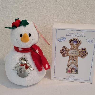 Lot 98: NEW Precious Moments Light Up Cross and Snow Angel with Ornament 