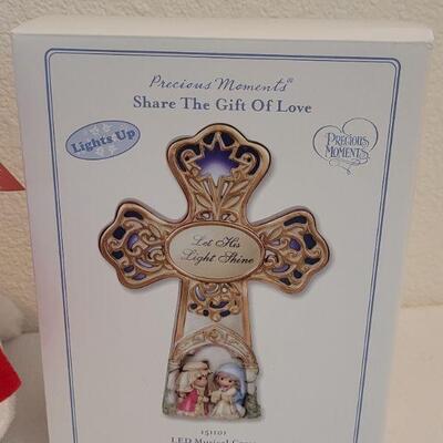 Lot 98: NEW Precious Moments Light Up Cross and Snow Angel with Ornament 