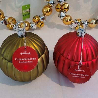 Lot 99: NEW Jingle Bells Wreaths and Candles