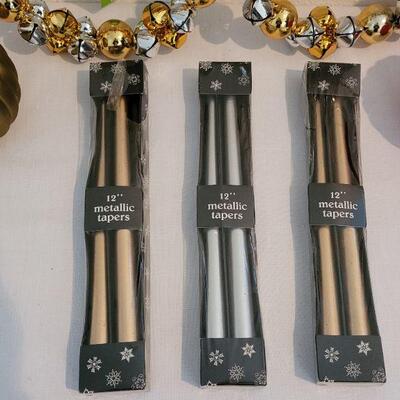 Lot 99: NEW Jingle Bells Wreaths and Candles
