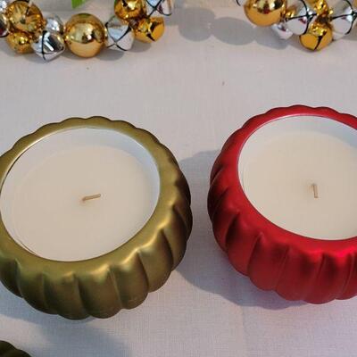 Lot 99: NEW Jingle Bells Wreaths and Candles