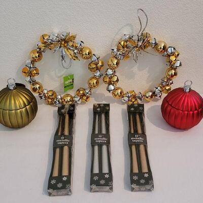 Lot 99: NEW Jingle Bells Wreaths and Candles