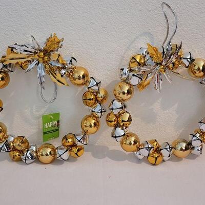 Lot 99: NEW Jingle Bells Wreaths and Candles