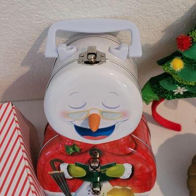 Lot 100: NEW  Christmas Kitchen Cheer lot