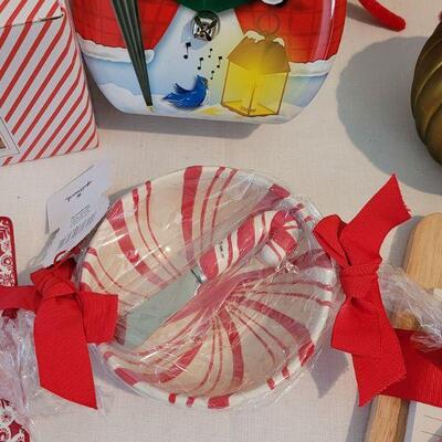 Lot 100: NEW  Christmas Kitchen Cheer lot
