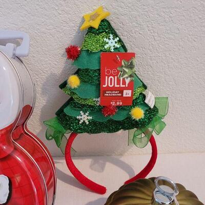 Lot 100: NEW  Christmas Kitchen Cheer lot