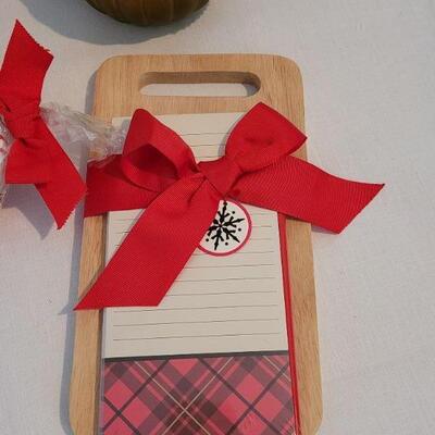 Lot 100: NEW  Christmas Kitchen Cheer lot