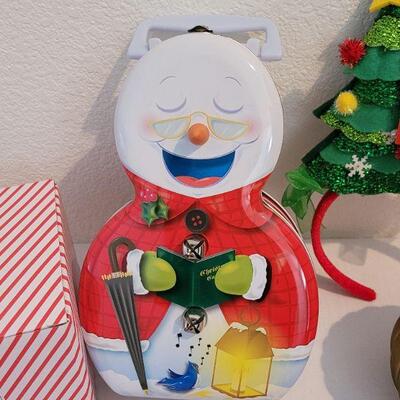Lot 100: NEW  Christmas Kitchen Cheer lot