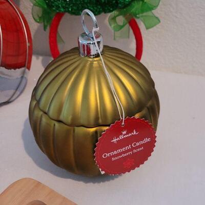 Lot 100: NEW  Christmas Kitchen Cheer lot