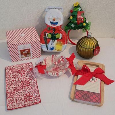 Lot 100: NEW  Christmas Kitchen Cheer lot