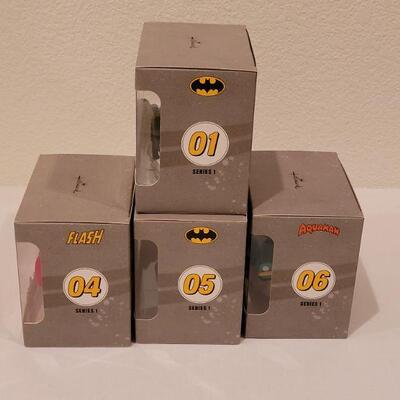Lot 114: NEW Vinyl Collectible Comicon