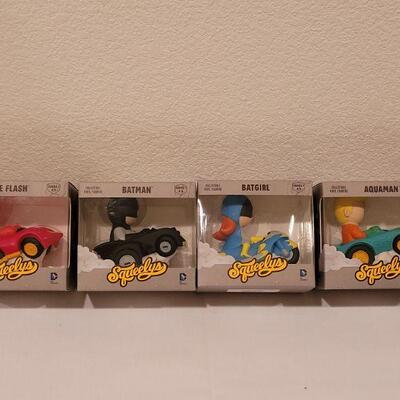Lot 114: NEW Vinyl Collectible Comicon