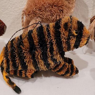 Lot 119: NEW Brush Ornaments 