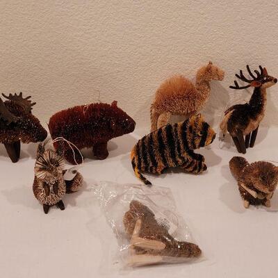 Lot 119: NEW Brush Ornaments 