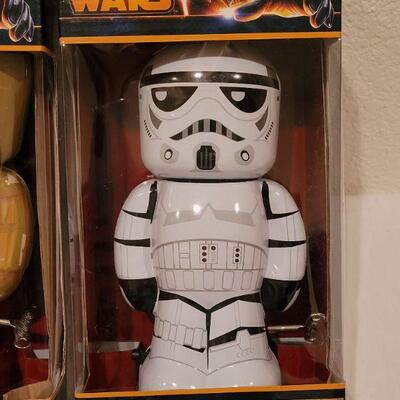 Lot 122: NEW Star Wars Wind Up Toys and Star Wars Lego Keychain 