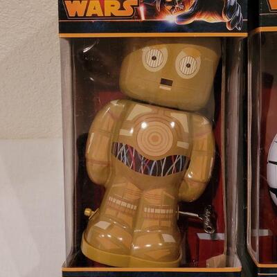 Lot 122: NEW Star Wars Wind Up Toys and Star Wars Lego Keychain 