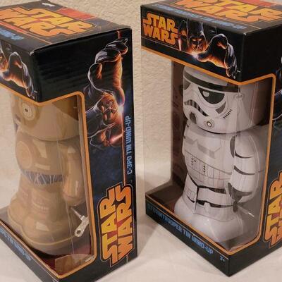 Lot 122: NEW Star Wars Wind Up Toys and Star Wars Lego Keychain 