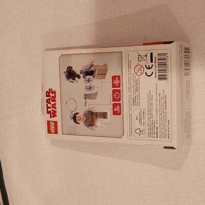 Lot 122: NEW Star Wars Wind Up Toys and Star Wars Lego Keychain 