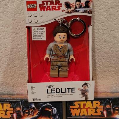 Lot 122: NEW Star Wars Wind Up Toys and Star Wars Lego Keychain 