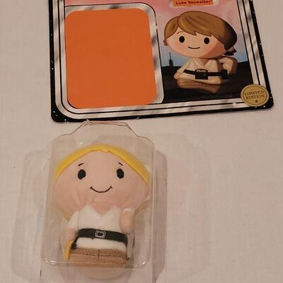 Lot 126: NEW Itty Bitty Star Wars  Princess Leia & Luke (New and sealed in the Plastic but Plastic has separated from the cardboard)