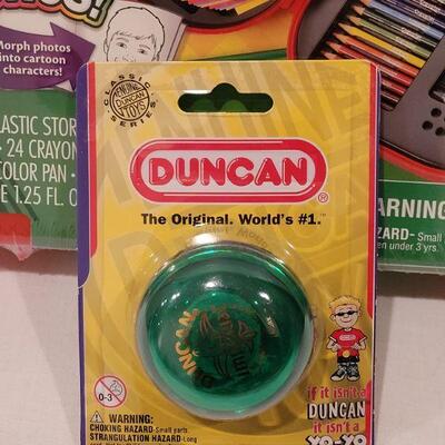 Lot 128: NEW Art Set and Duncan Yo-yo