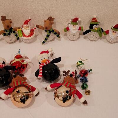 Lot 131: NEW Bell and Light Up Ornament Lot