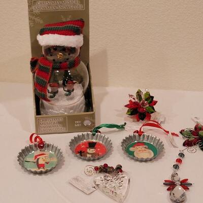 Lot 134: NEW Blowing Snow Globe Snowman and Ornaments 