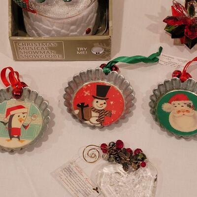 Lot 134: NEW Blowing Snow Globe Snowman and Ornaments 