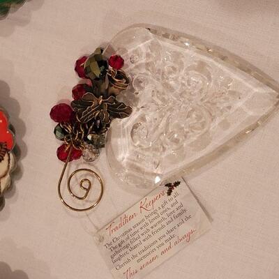 Lot 134: NEW Blowing Snow Globe Snowman and Ornaments 
