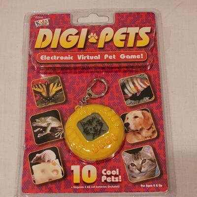 Lot 137: NEW Art Set and Digi Pet