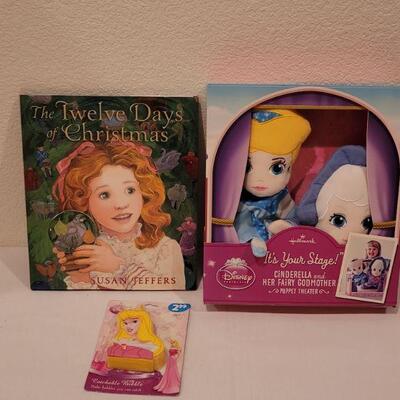 Lot 140: NEW Gift Lot - Disney Princess Cinderella Stage & Puppets, Bubbles & 12 Days...Book