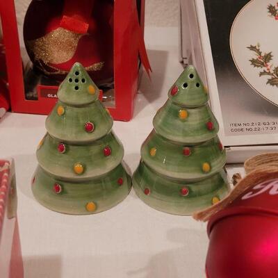 Lot 142: NEW Hallmark Snowman Collapsible Basket,  Candle, (3) Holiday Plates, Macy's Christmas Tree Salt & Pepper, Handpainted...