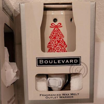 Lot 144: NEW Fragranced Wax Melt Warmers & 3 Wax Melts