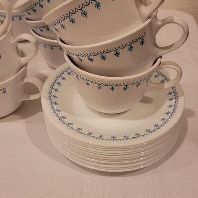 Lot 148: Vintage Pyrex SNOWFLAKE Set 