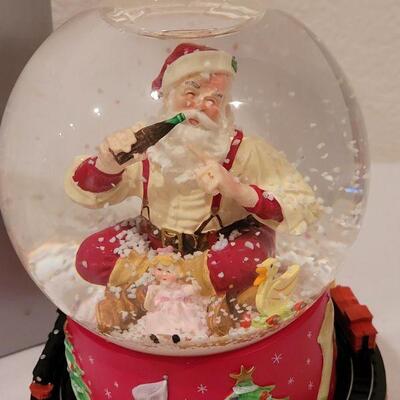 Lot 149: New Hallmark Coca-Cola Snow Globe