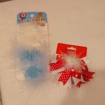 Lot 150: New (2) Dora the Explorer Play Sets, Puzzle and Holiday Bows