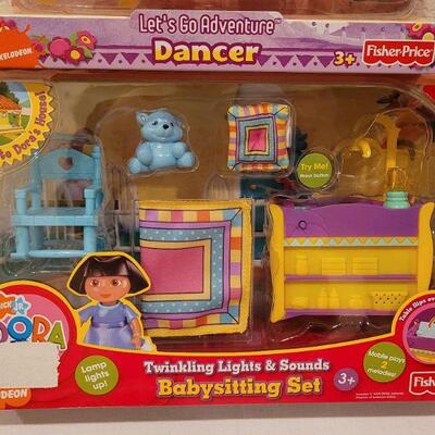 Lot 150: New (2) Dora the Explorer Play Sets, Puzzle and Holiday Bows