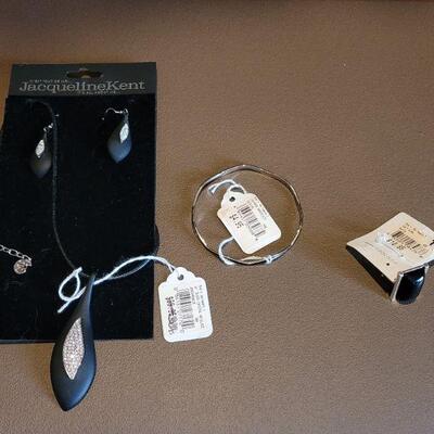 Lot 159: Hallmark NEW Jewelry Lot