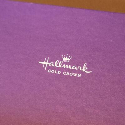 Lot 163: New Hallmark Ribbon Necklace and "She thanked her lucky stars" Keychain