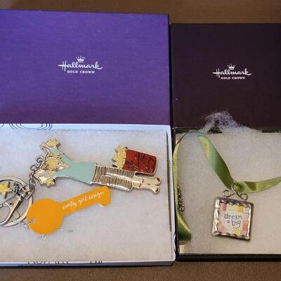 Lot 163: New Hallmark Ribbon Necklace and "She thanked her lucky stars" Keychain