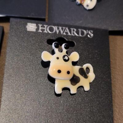 Lot 165: (5) New Howard's WHIMSICAL Brooches/Pins