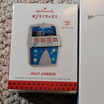 Lot 172: New MAGIC CORD + Magic Cord Ornaments and Extension Cords