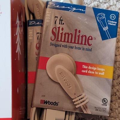Lot 172: New MAGIC CORD + Magic Cord Ornaments and Extension Cords
