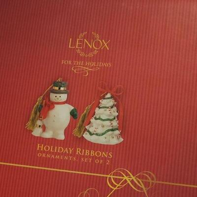 Lot 181: LENOX New Holiday Bowl and Ornaments 