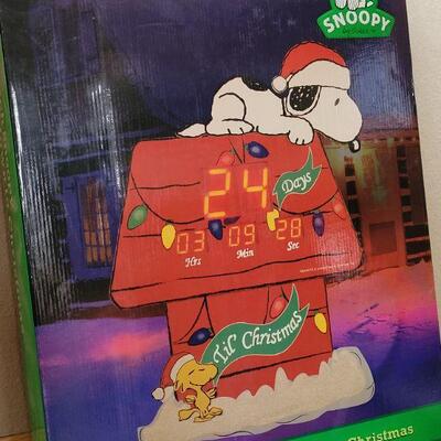 Lot 182: New PEANUTS Snoopy Large Christmas Countdown 