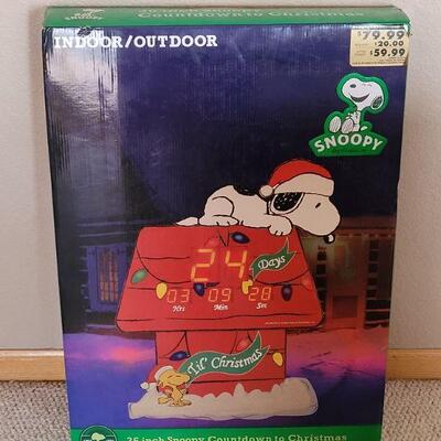 Lot 182: New PEANUTS Snoopy Large Christmas Countdown 